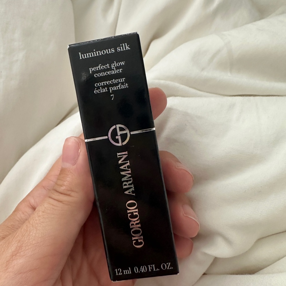 Giorgio Armani Perfect Glow Concealer in Black Shade 7